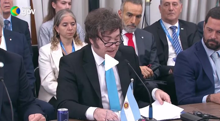 Foz de Iguazú: Milei acusó al Mercosur de tener “una burocracia sobredimensionada e ineficaz” y llamó a abrirse al mundo imagen-2