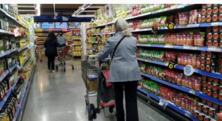 Con una fuerte caída en las ventas de supermercados, el consumo masivo volvió a retroceder en noviembre imagen-11