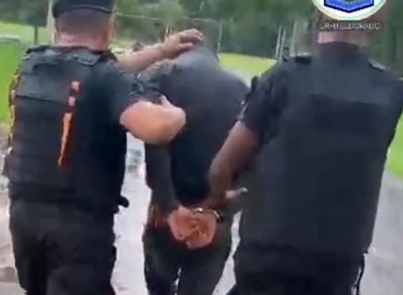 Cayeron in fraganti cuando intentaban robar en una empresa de telefonía imagen-13