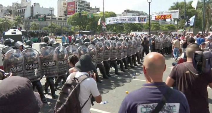 El Gobierno anunció que apelará la decisión de la Justicia de anular el protocolo antipiquetes imagen-7