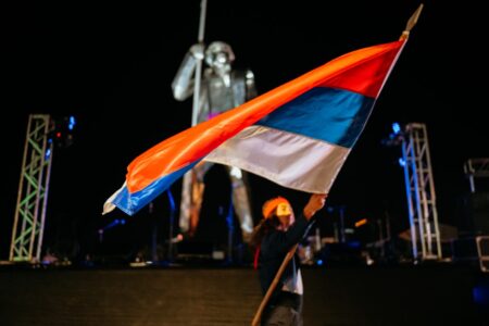 La «Vigilia por Andrés» rindió tributo al héroe nacional y celebró el legado musical de Raúl Barboza La "Vigilia por Andrés" rindió tributo al héroe nacional y celebró el legado musical de Raúl Barboza imagen-4