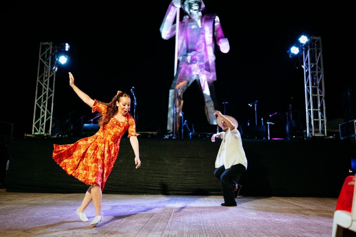 La "Vigilia por Andrés" rindió tributo al héroe nacional y celebró el legado musical de Raúl Barboza 13 La "Vigilia por Andrés" rindió tributo al héroe nacional y celebró el legado musical de Raúl Barboza imagen-12