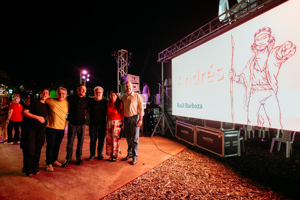 La "Vigilia por Andrés" rindió tributo al héroe nacional y celebró el legado musical de Raúl Barboza 3 La "Vigilia por Andrés" rindió tributo al héroe nacional y celebró el legado musical de Raúl Barboza imagen-2