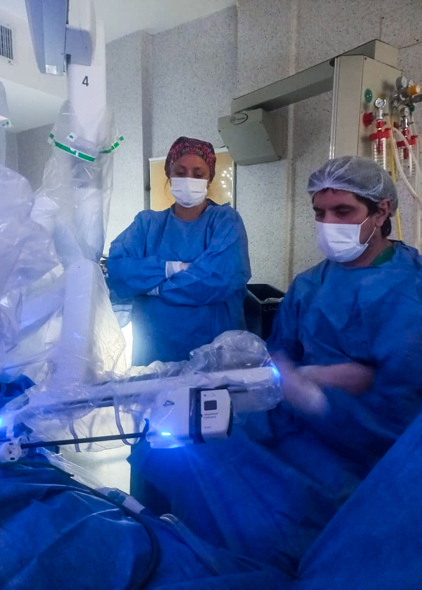 El robot Da Vinci del Hospital Madariaga marca un hito en cirugías urológicas mini invasivas imagen-41