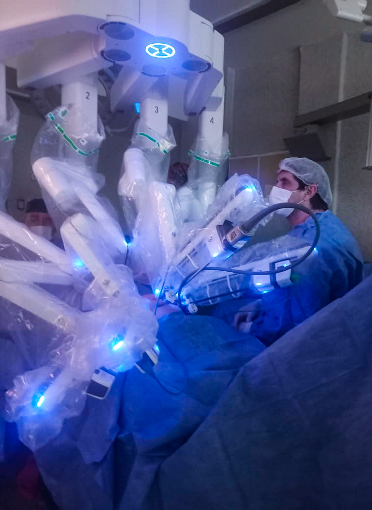 El robot Da Vinci del Hospital Madariaga marca un hito en cirugías urológicas mini invasivas imagen-31