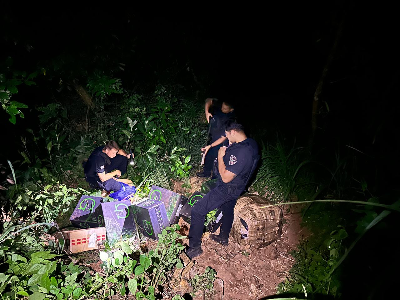 Intentó huir y cayó con un cargamento de cigarrillos valuado en casi $4 millones 3 Intentó huir y cayó con un cargamento de cigarrillos valuado en casi $4 millones imagen-2