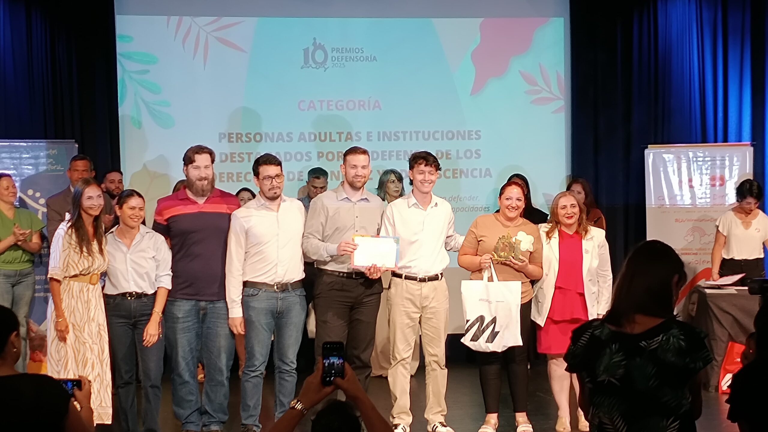 Entregaron los Premios Defensoría 2025, un reconocimiento a quienes se destacan en diversas disciplinas y en la promoción de los derechos de los NNyA 5 Entregaron los Premios Defensoría 2025, un reconocimiento a quienes se destacan en diversas disciplinas y en la promoción de los derechos de los NNyA imagen-4