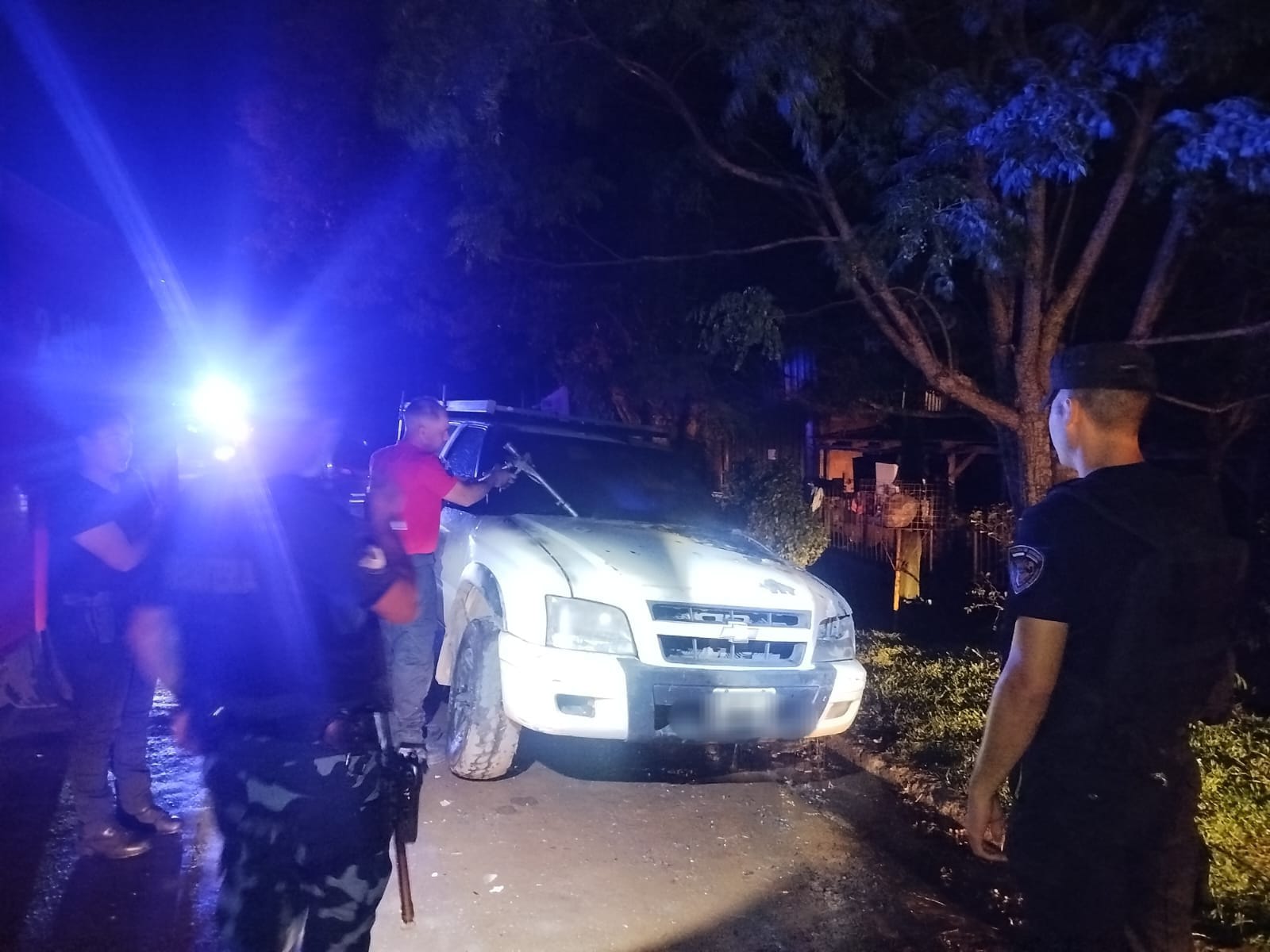 Investigan el incendio de una camioneta en el barrio Terminal de Bernardo de Irigoyen 3 Investigan el incendio de una camioneta en el barrio Terminal de Bernardo de Irigoyen imagen-2