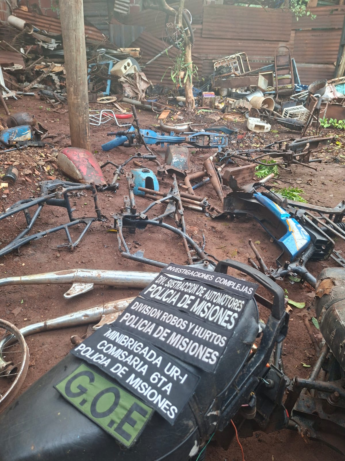 Posadas: desmantelan un taller clandestino donde una banda desguazaba motos robadas en la chacra 112 5 Posadas: desmantelan un taller clandestino donde una banda desguazaba motos robadas en la chacra 112 imagen-4