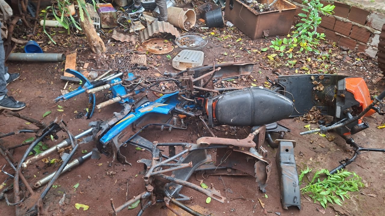 Posadas: desmantelan un taller clandestino donde una banda desguazaba motos robadas en la chacra 112 7 Posadas: desmantelan un taller clandestino donde una banda desguazaba motos robadas en la chacra 112 imagen-6