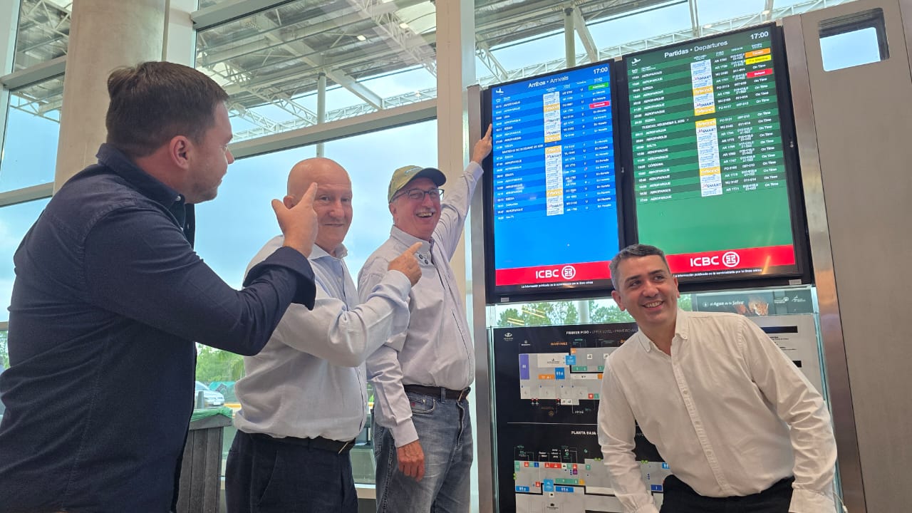 Este lunes llegó el nuevo vuelo Lima - Puerto Iguazú: "Es una oportunidad que nos une con turistas de 70 destinos del mundo", dijo Passalacqua imagen-3