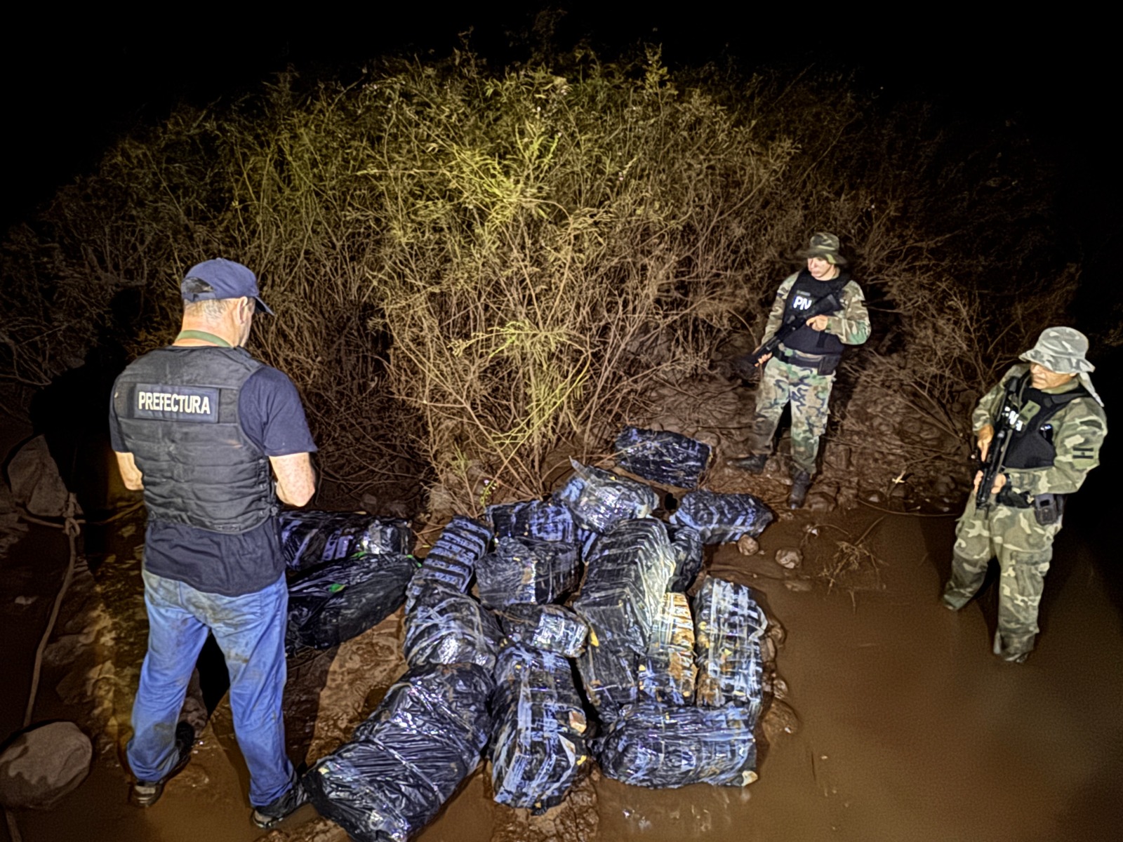 Prefectura incautó un cargamento de droga en el Alto Paraná valuado en más de $1.200 millones 5 Prefectura incautó un cargamento de droga en el Alto Paraná valuado en más de $1.200 millones imagen-4