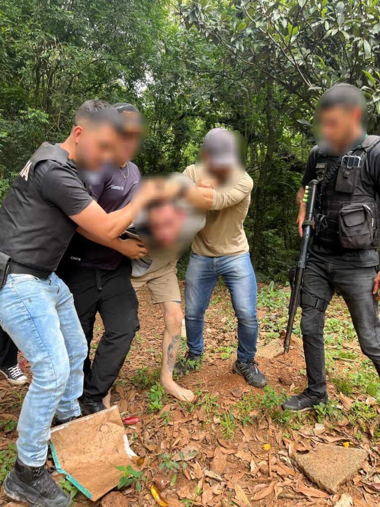 La Policía puso fin a la fuga de “Pirata” en Bernardo de Irigoyen: cuarto prófugo recapturado La Policía puso fin a la fuga de “Pirata” en Bernardo de Irigoyen: cuarto prófugo recapturado imagen-23