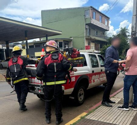 Controlaron un incendio en un edificio del centro de Posadas imagen-3