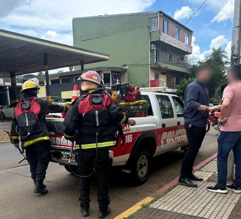 Controlaron un incendio en un edificio del centro de Posadas Controlaron un incendio en un edificio del centro de Posadas imagen-12