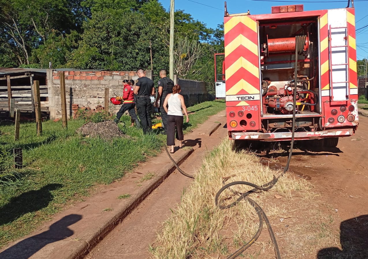 Bomberos sofocaron un incendio en una casa abandonada en Posadas 3 Bomberos sofocaron un incendio en una casa abandonada en Posadas imagen-2