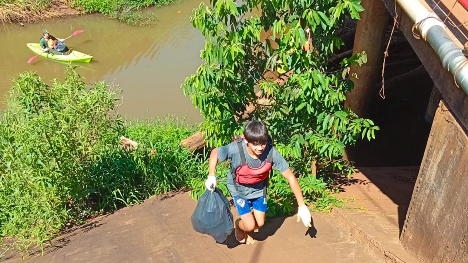 Para fomentar el cuidado del ambiente, realizaron la tradicional jornada de limpieza del arroyo San Francisco en Comandante Andresito imagen-9