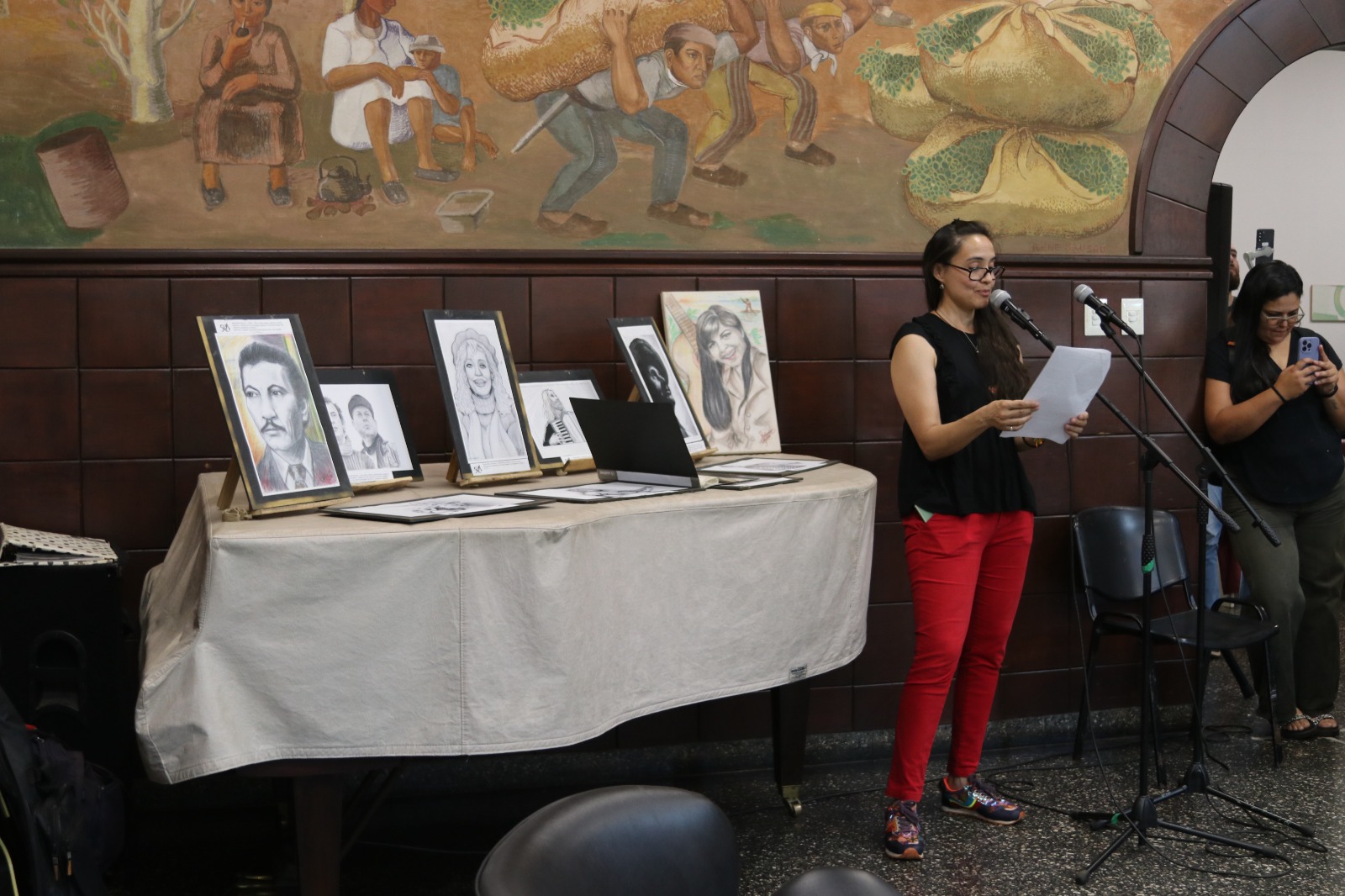 Recuerdos, emociones y homenaje a María Helena marcaron el simposio del Festival del Litoral 15 Recuerdos, emociones y homenaje a María Helena marcaron el simposio del Festival del Litoral imagen-14