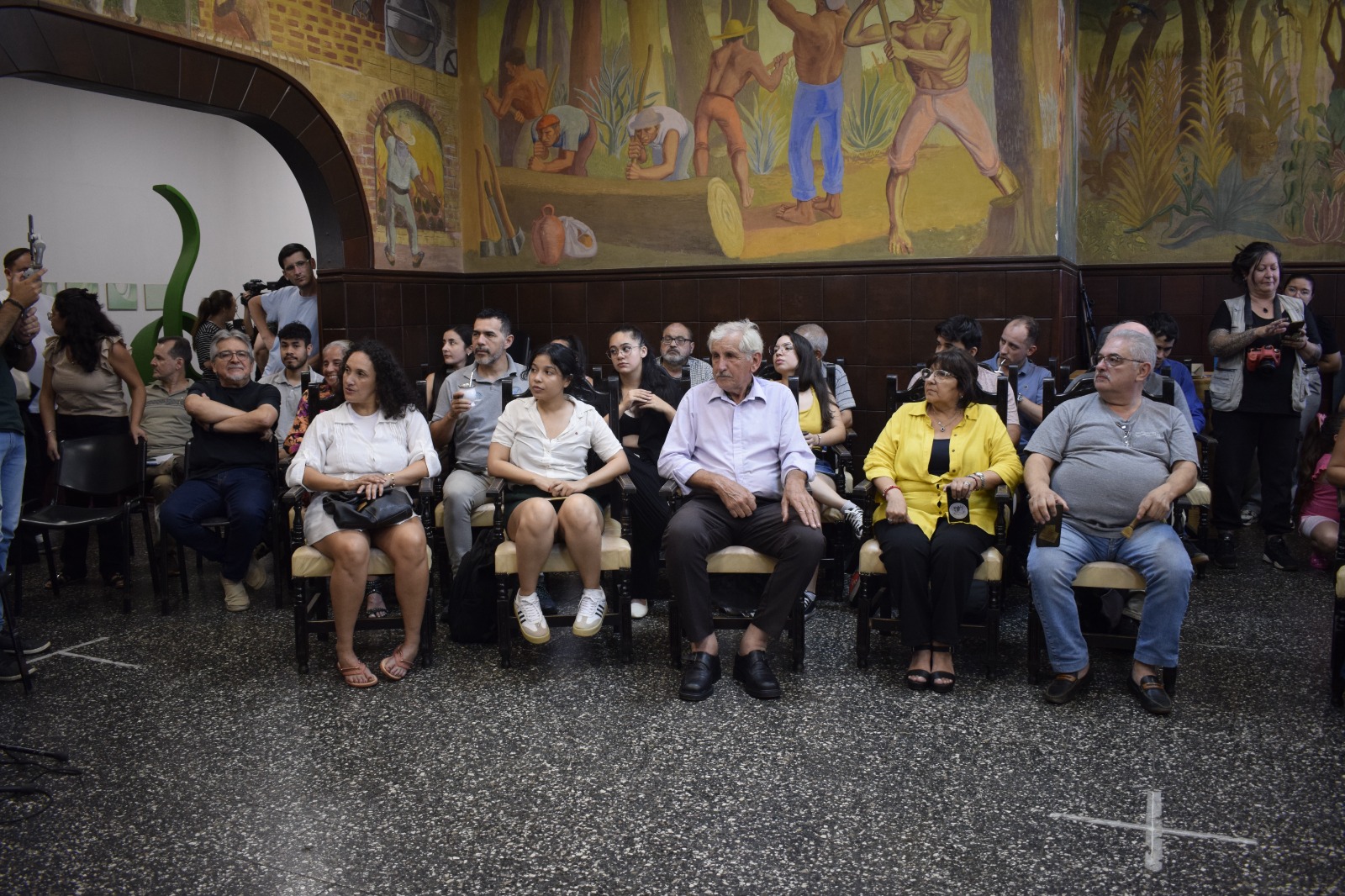 Recuerdos, emociones y homenaje a María Helena marcaron el simposio del Festival del Litoral 19 Recuerdos, emociones y homenaje a María Helena marcaron el simposio del Festival del Litoral imagen-18