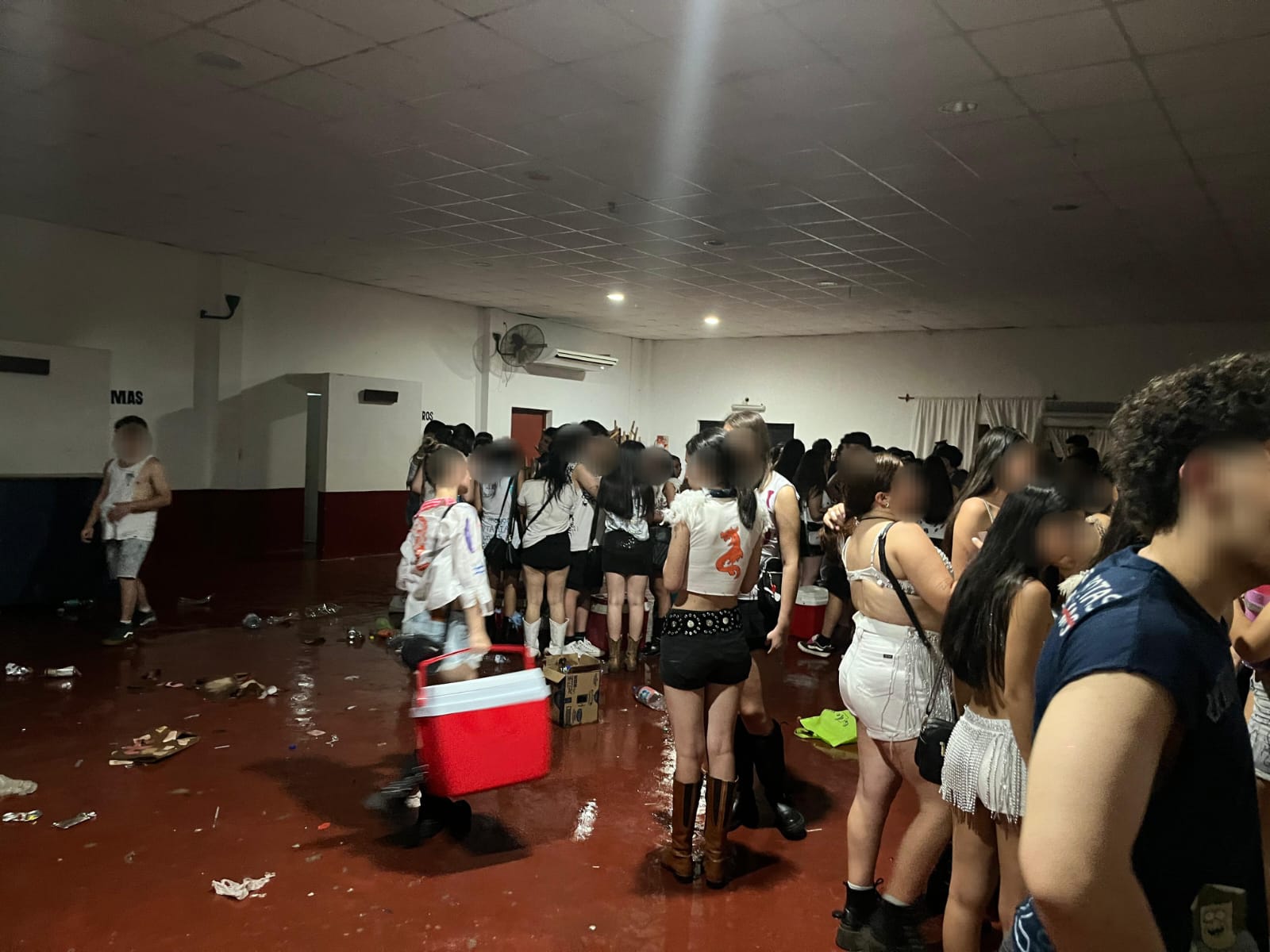 Una fiesta clandestina y un local nocturno clausurados por permitir el consumo de alcohol a menores imagen-12