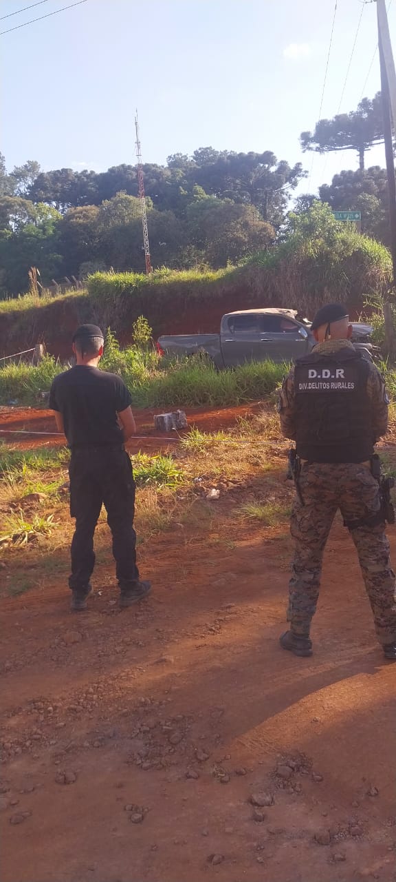 Persecución y despiste en la 101: secuestran una camioneta repleta de marihuana y detienen al narco en Andresito imagen-8