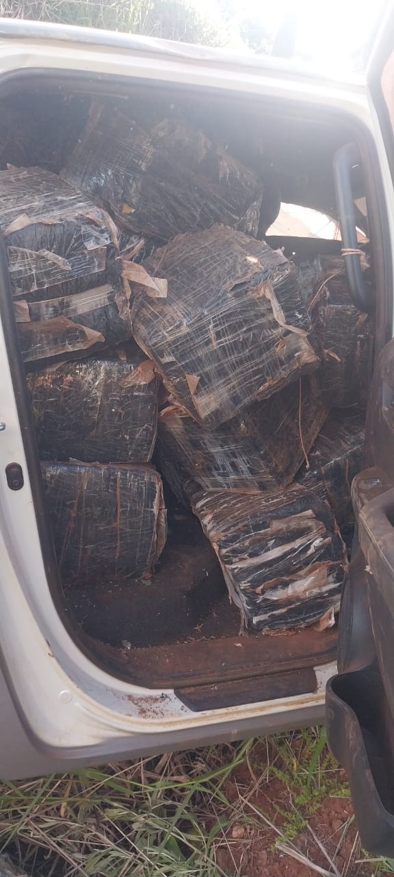 Persecución y despiste en la 101: secuestran una camioneta repleta de marihuana y detienen al narco en Andresito imagen-12