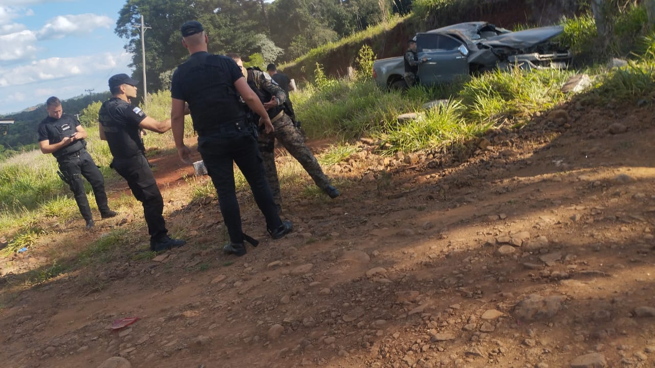 Persecución y despiste en la 101: secuestran una camioneta repleta de marihuana y detienen al narco en Andresito imagen-2