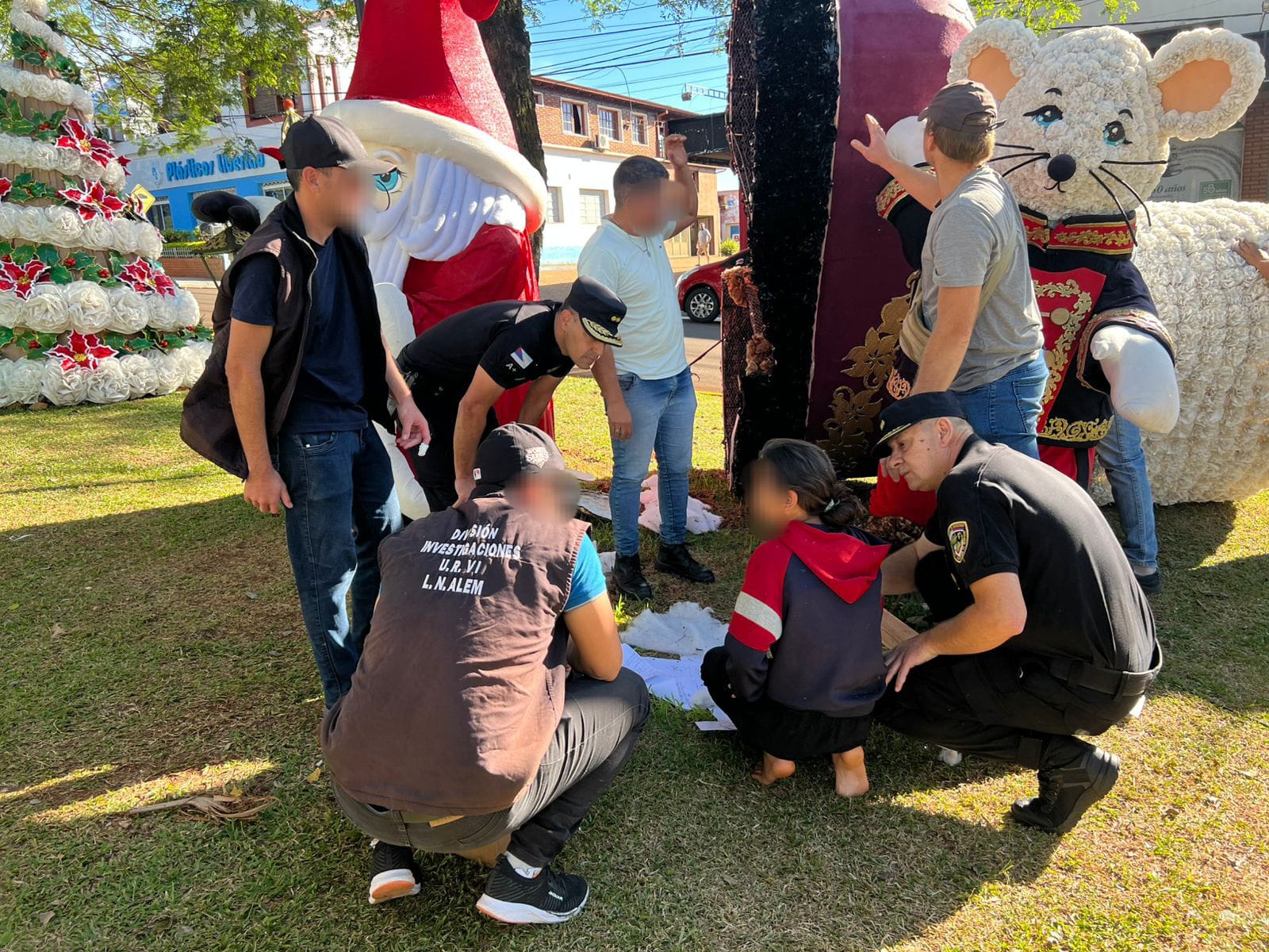 Hallaron a la adolescente buscada en Alem: estaba escondida dentro de un adorno navideño imagen-2