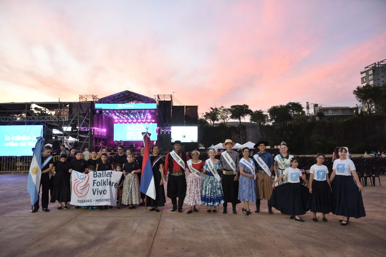 El Festival Nacional de la Música del Litoral abrió con emoción, tradición y un público que volvió a encontrarse imagen-14