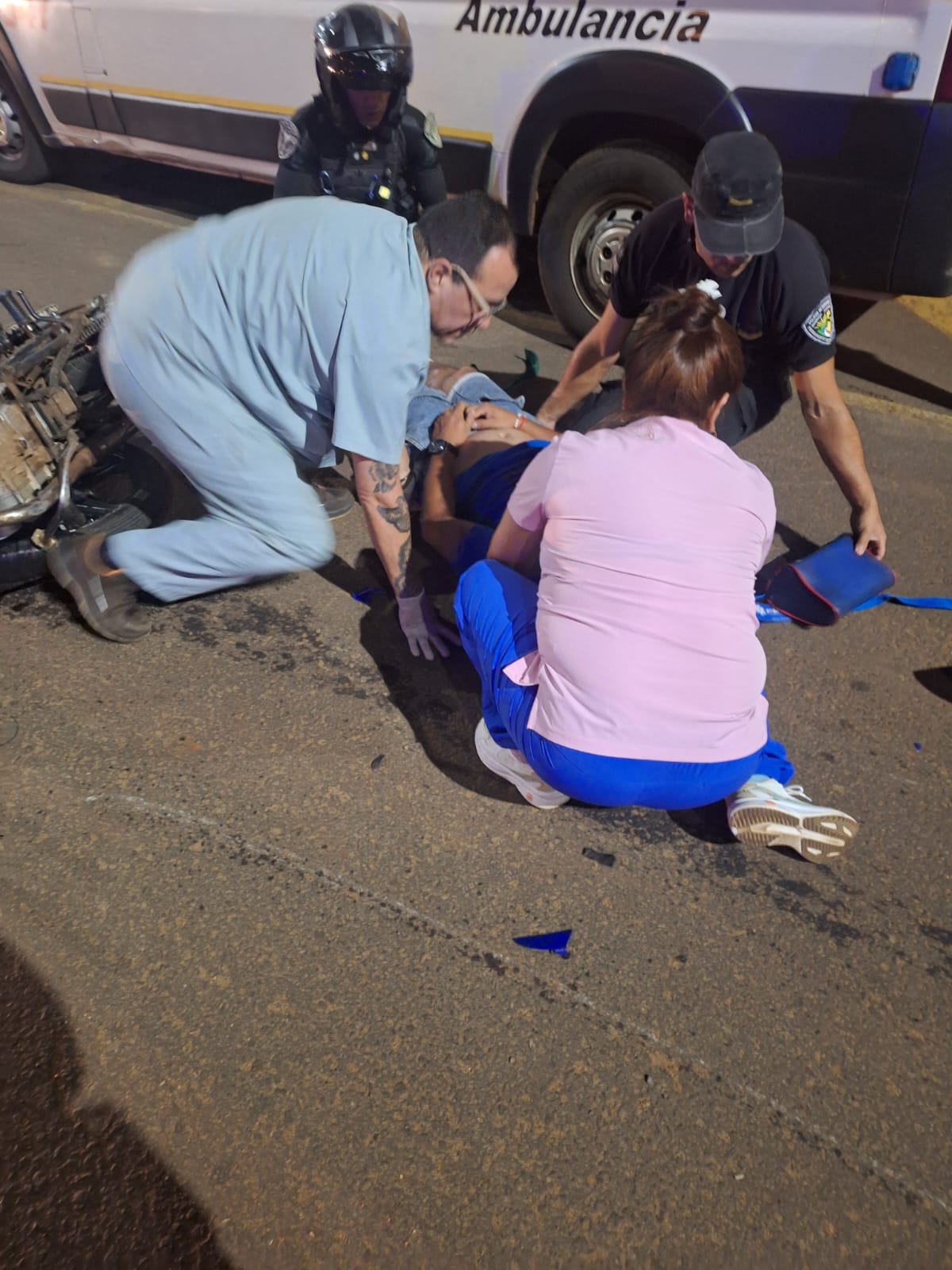 Un motociclista resultó lesionado tras un despiste en la Colectora del Acceso Sur 3 Un motociclista resultó lesionado tras un despiste en la Colectora del Acceso Sur imagen-2