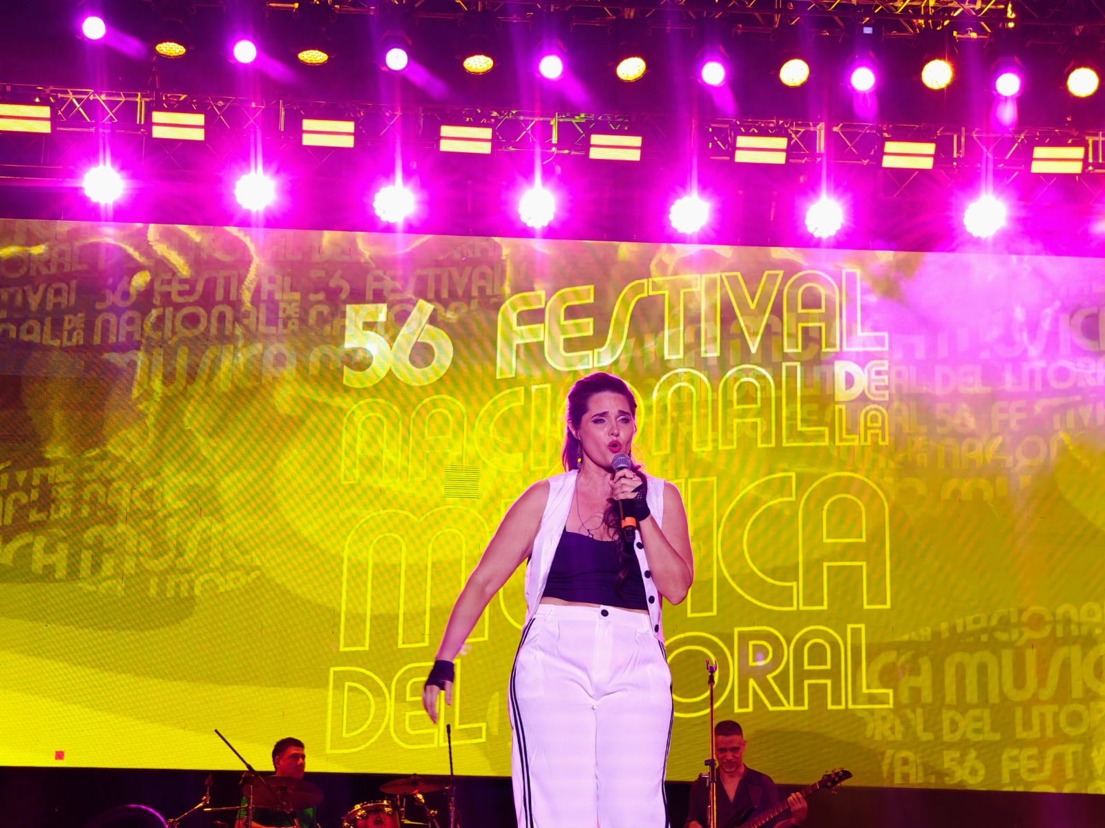 Segunda antorcha del Festival Nacional de la Música del Litoral en la Costanera, la fiesta mantuvo su energía como en su primer día 9 Segunda antorcha del Festival Nacional de la Música del Litoral en la Costanera, la fiesta mantuvo su energía como en su primer día imagen-8