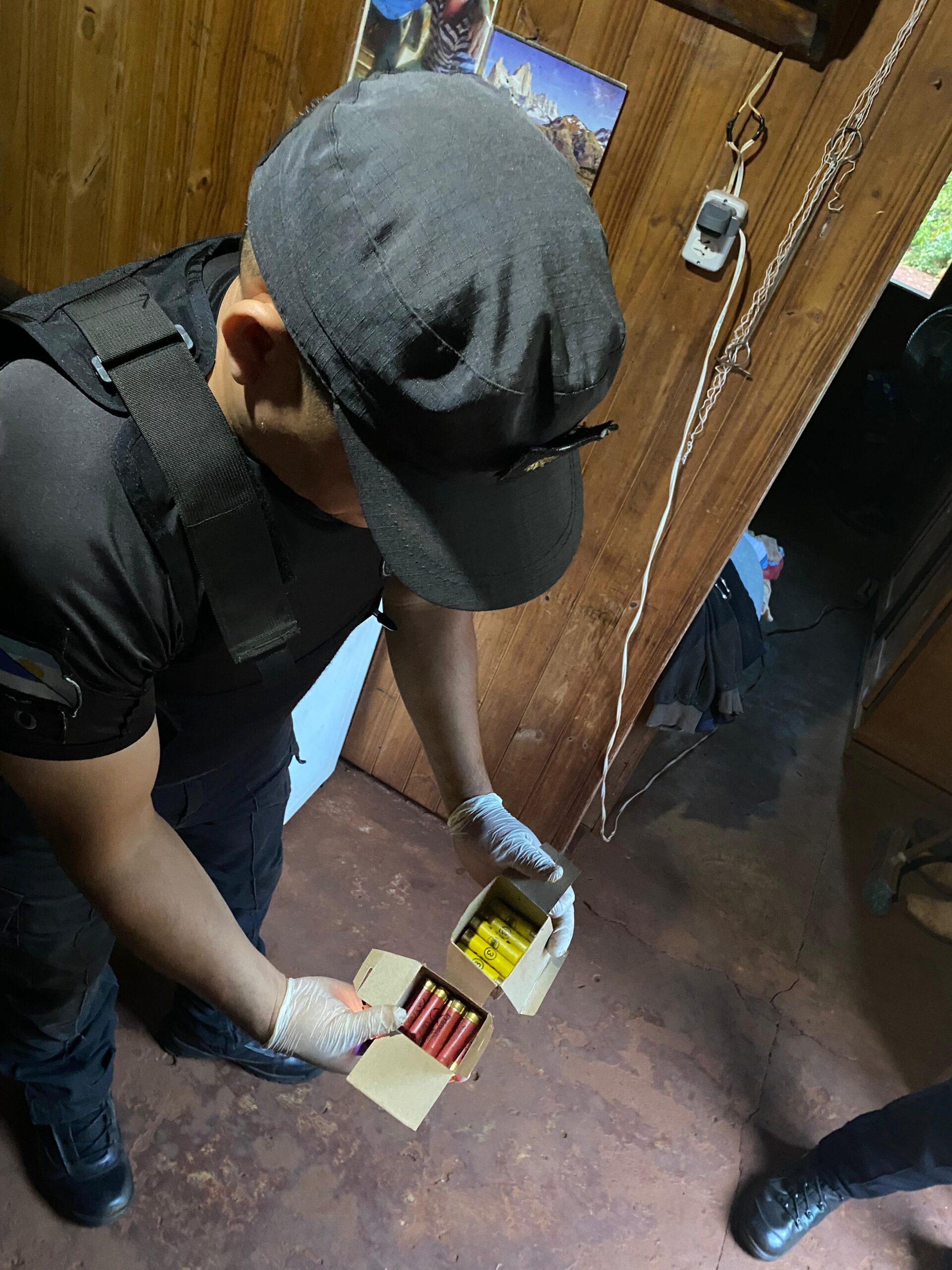 Capturaron a uno de los asaltantes del camión de reparto en la Ruta 19 de Wanda 3 Capturaron a uno de los asaltantes del camión de reparto en la Ruta 19 de Wanda imagen-2