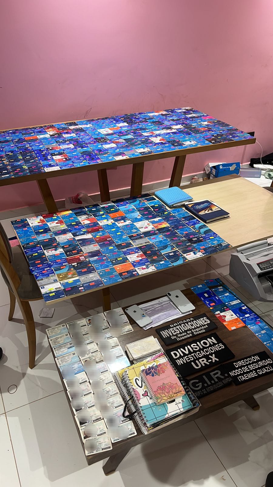 Desbarataron una red de usura en Posadas: Tres detenidos, 350 tarjetas, 25 DNI, 4 vehículos secuestrados 7 Desbarataron una red de usura en Posadas: Tres detenidos, 350 tarjetas, 25 DNI, 4 vehículos secuestrados imagen-6