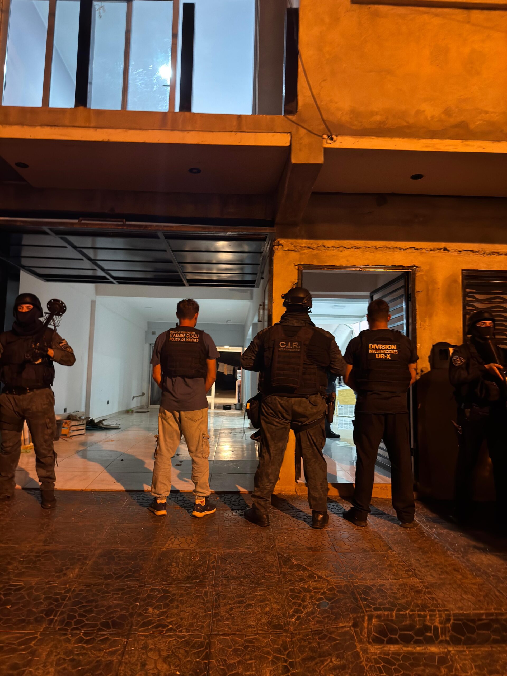 Desbarataron una red de usura en Posadas: Tres detenidos, 350 tarjetas, 25 DNI, 4 vehículos secuestrados imagen-6