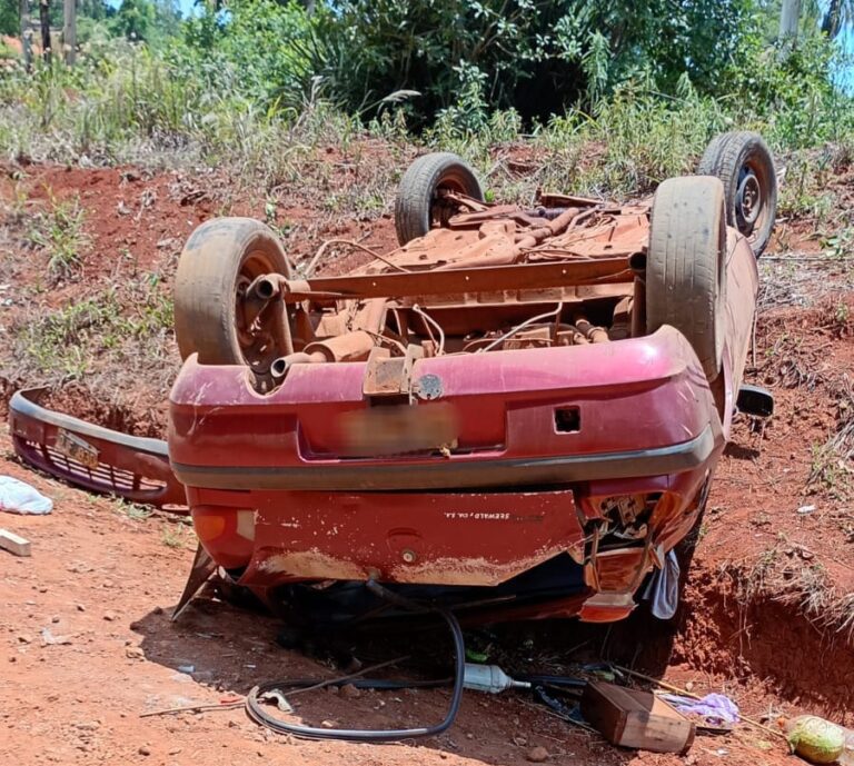 Un auto despistó y volcó en Dos de Mayo: un conductor sufrió lesiones imagen-38