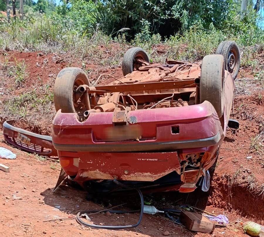 Un auto despistó y volcó en Dos de Mayo: un conductor sufrió lesiones imagen-6