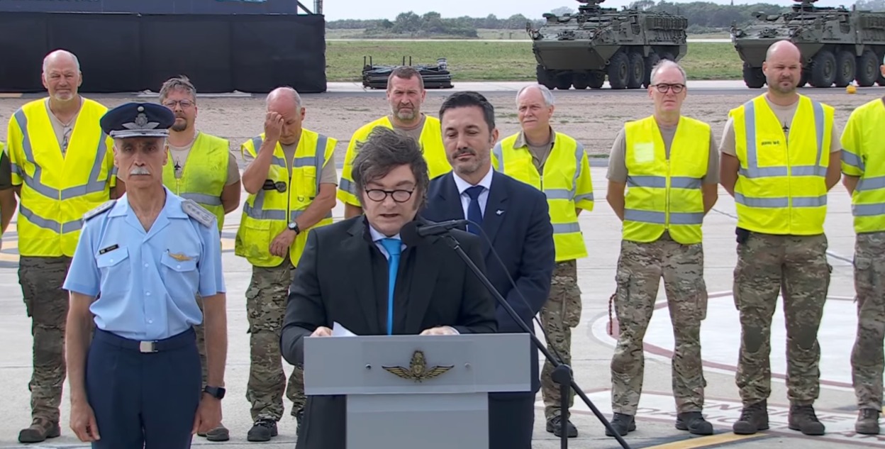 Javier Milei resaltó la llegada de los aviones F-16 a la Argentina: “Es un día histórico para el país” 3 Javier Milei resaltó la llegada de los aviones F-16 a la Argentina: “Es un día histórico para el país” imagen-2