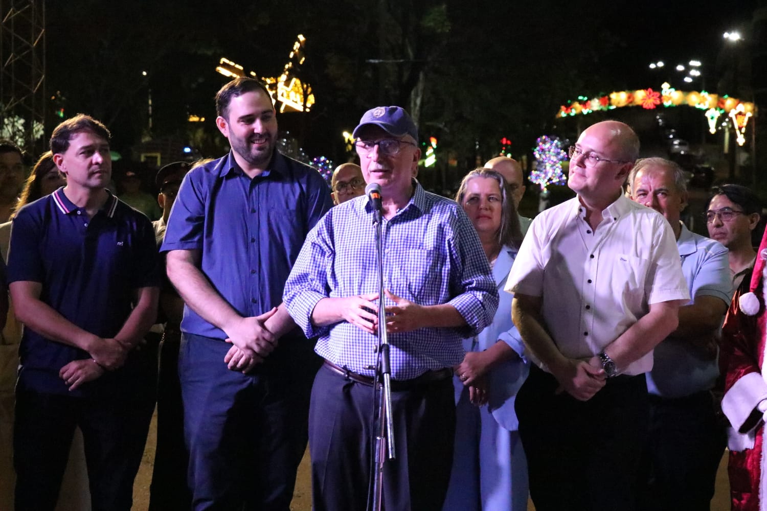 "La unidad es el camino", dijo Passalacqua al recorrer obras en Alem y encabezar la apertura de la Fiesta de la Navidad 3 "La unidad es el camino", dijo Passalacqua al recorrer obras en Alem y encabezar la apertura de la Fiesta de la Navidad imagen-2