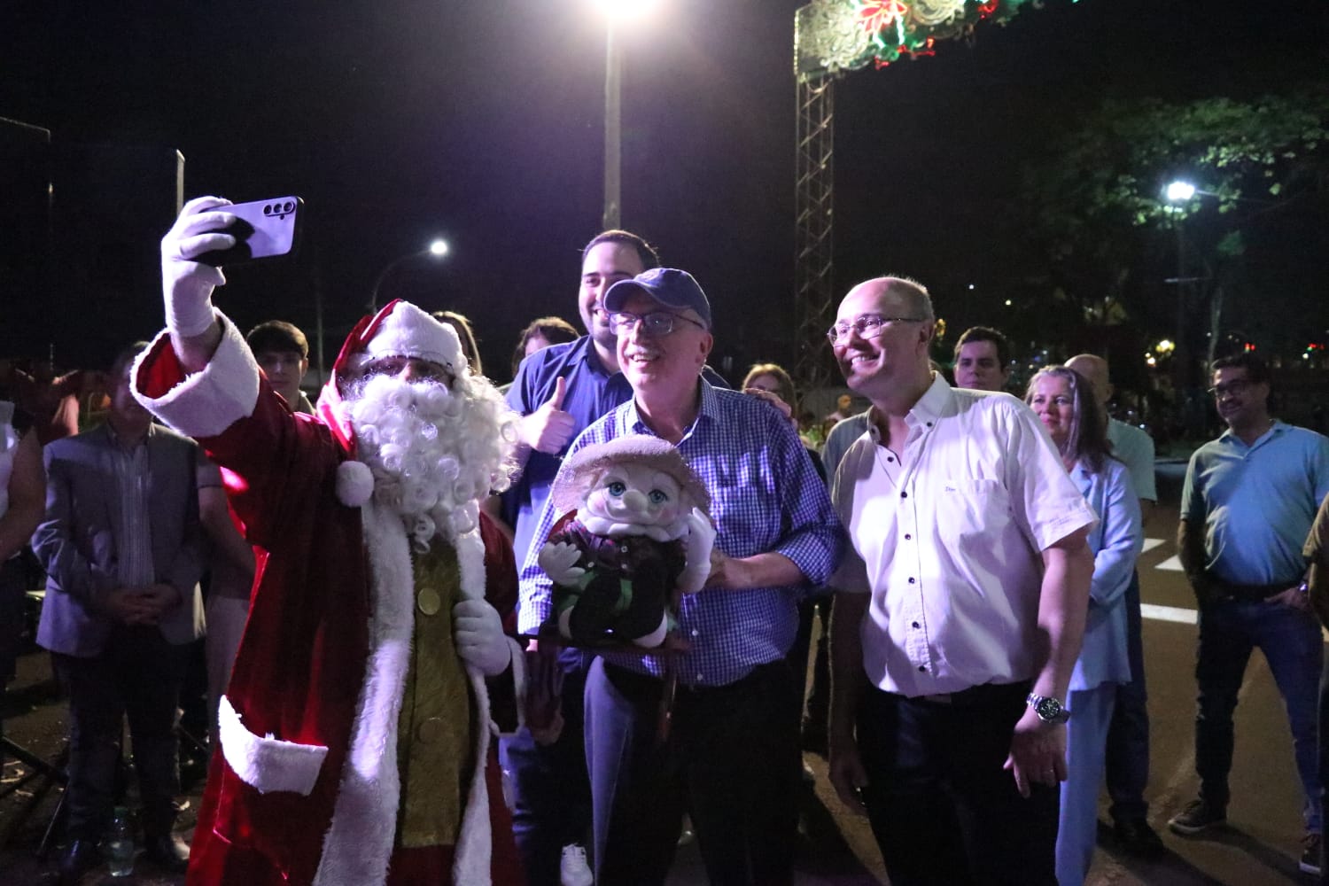 "La unidad es el camino", dijo Passalacqua al recorrer obras en Alem y encabezar la apertura de la Fiesta de la Navidad 7 "La unidad es el camino", dijo Passalacqua al recorrer obras en Alem y encabezar la apertura de la Fiesta de la Navidad imagen-6