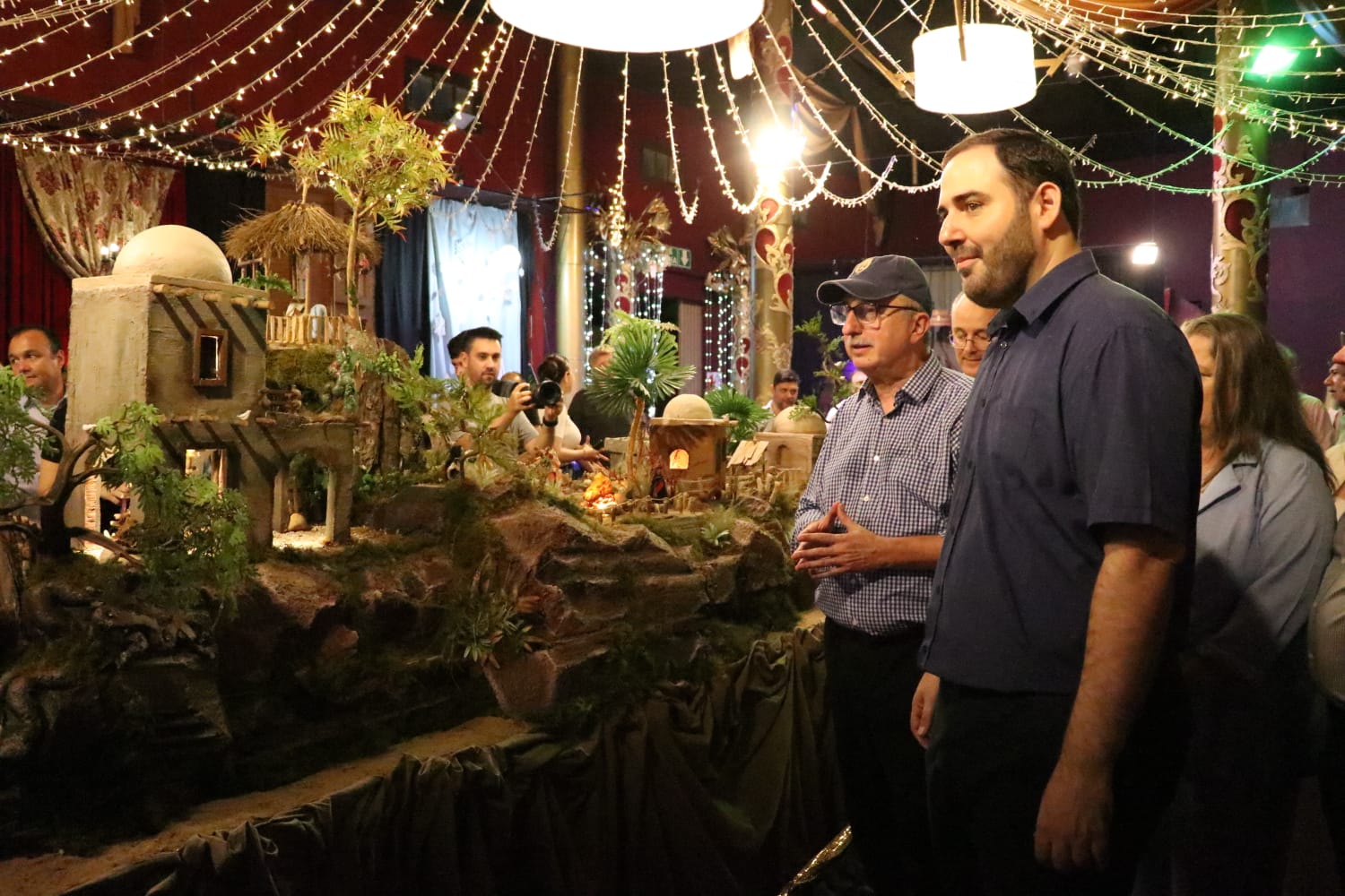 "La unidad es el camino", dijo Passalacqua al recorrer obras en Alem y encabezar la apertura de la Fiesta de la Navidad 9 "La unidad es el camino", dijo Passalacqua al recorrer obras en Alem y encabezar la apertura de la Fiesta de la Navidad imagen-8