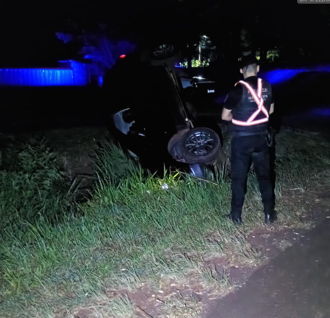 Despiste vehicular en la Ruta Nacional 12: se bajó del auto y no activó el freno de estacionamiento Despiste vehicular en la Ruta Nacional 12: se bajó del auto y no activó el freno de estacionamiento imagen-7