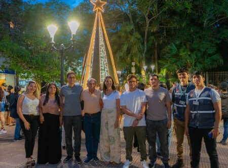 Stelatto acompañó el encendido del Árbol de Navidad en la Plaza 9 de Julio Stelatto acompañó el encendido del Árbol de Navidad en la Plaza 9 de Julio imagen-2