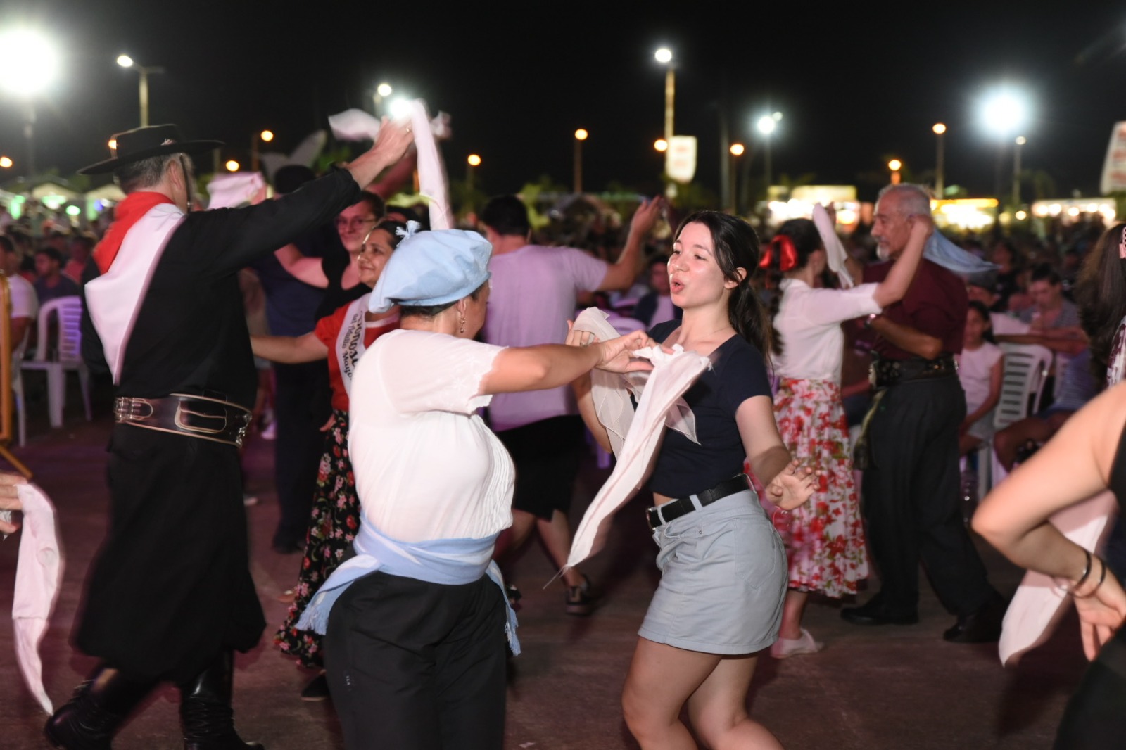 La Cascada brilló con la última antorcha del Festival del Litoral 2025 5 La Cascada brilló con la última antorcha del Festival del Litoral 2025 imagen-4