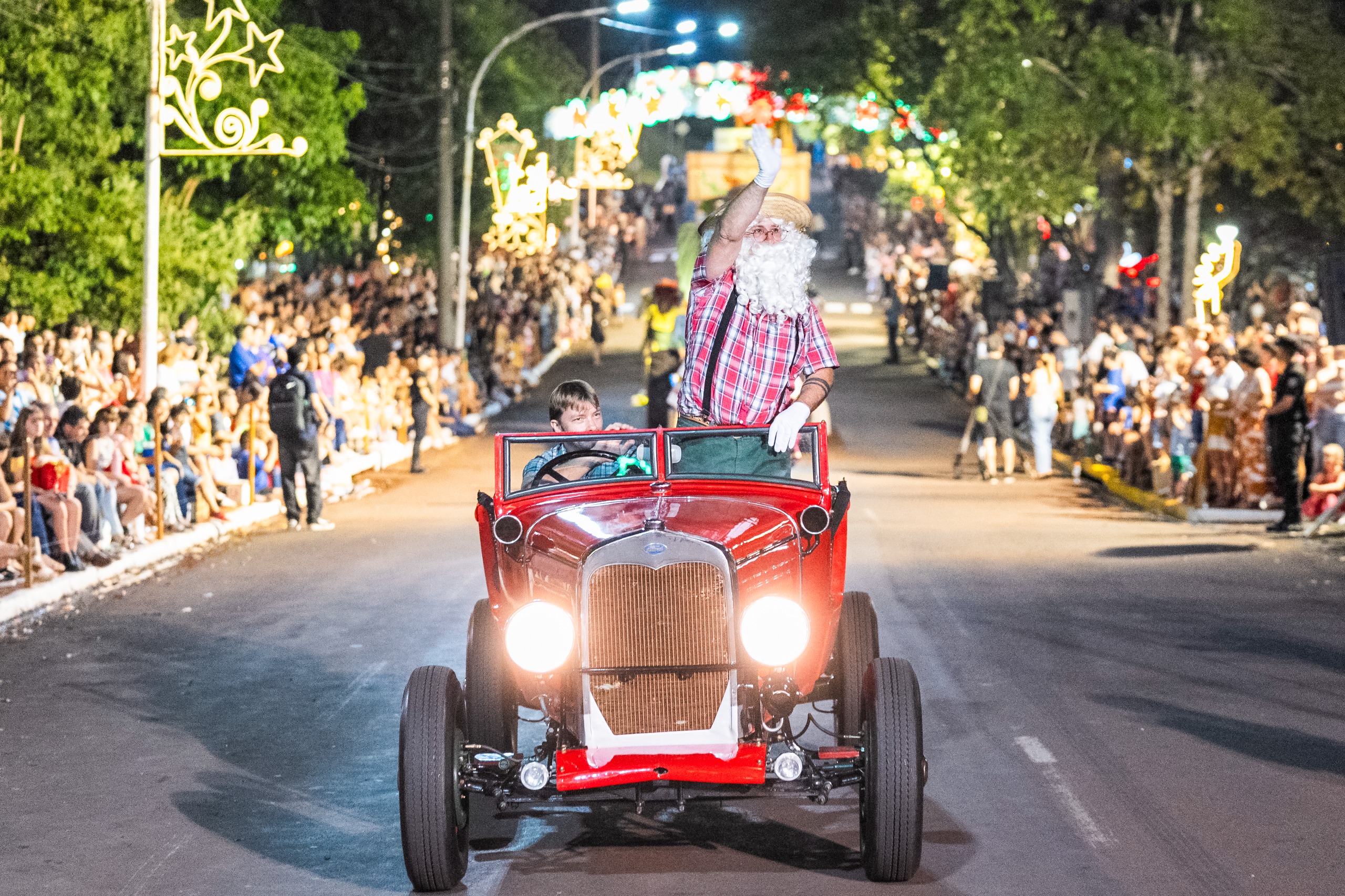Alem a lo grande: Más de 40 mil personas celebraron el inicio de la Fiesta Nacional de la Navidad 9 Alem a lo grande: Más de 40 mil personas celebraron el inicio de la Fiesta Nacional de la Navidad imagen-8