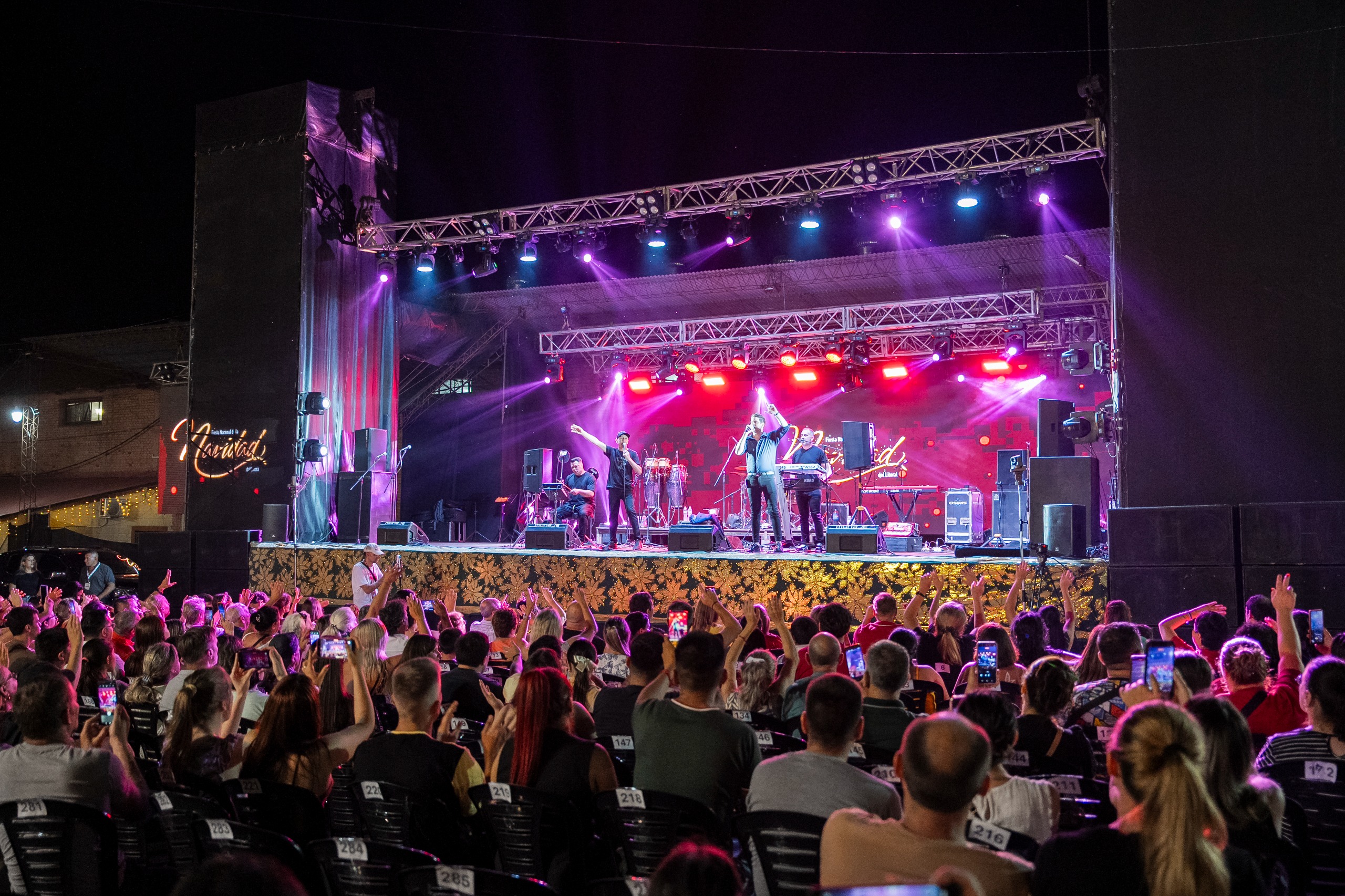 Alem a lo grande: Más de 40 mil personas celebraron el inicio de la Fiesta Nacional de la Navidad 11 Alem a lo grande: Más de 40 mil personas celebraron el inicio de la Fiesta Nacional de la Navidad imagen-10