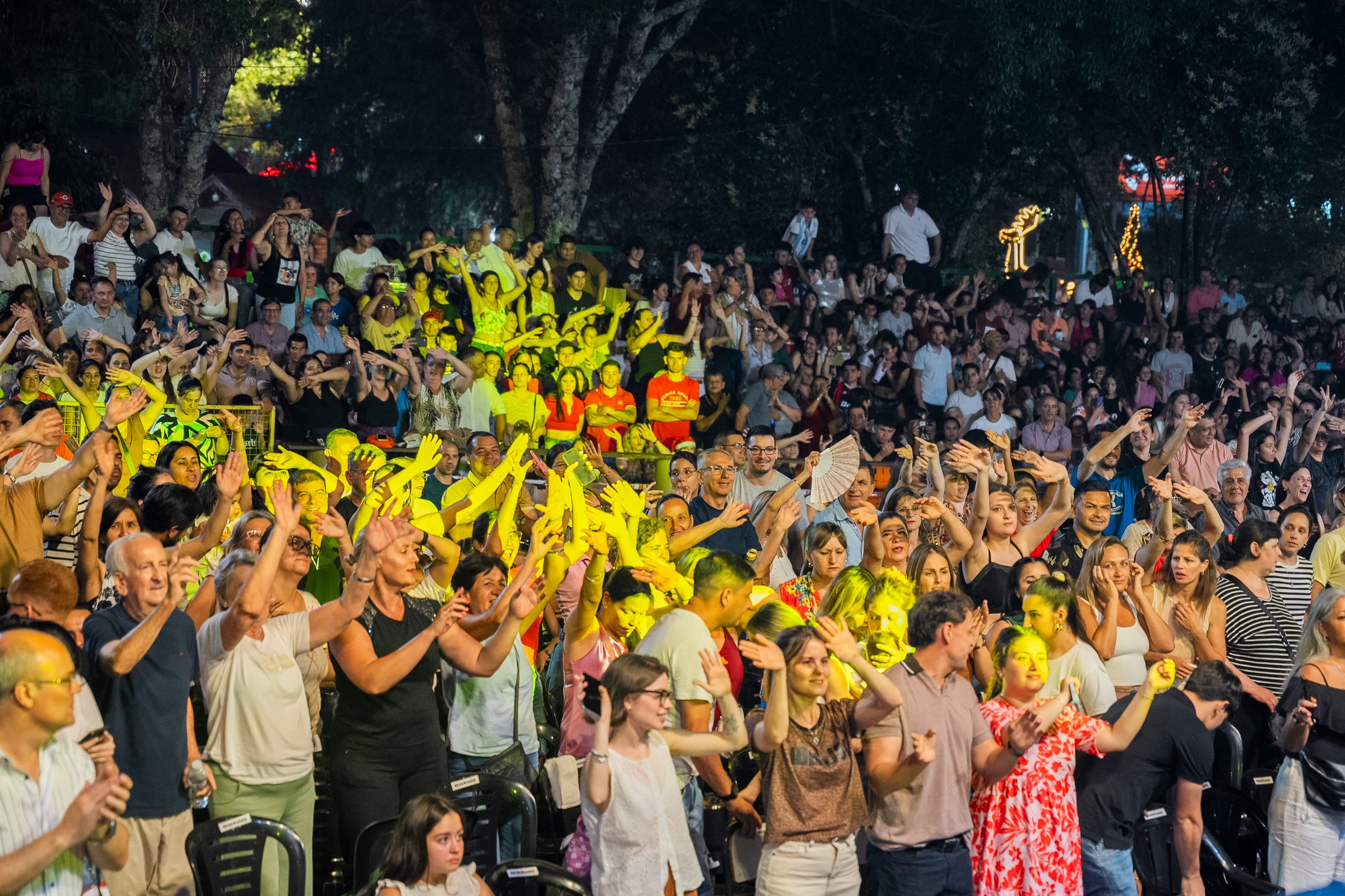 Alem a lo grande: Más de 40 mil personas celebraron el inicio de la Fiesta Nacional de la Navidad 21 Alem a lo grande: Más de 40 mil personas celebraron el inicio de la Fiesta Nacional de la Navidad imagen-20