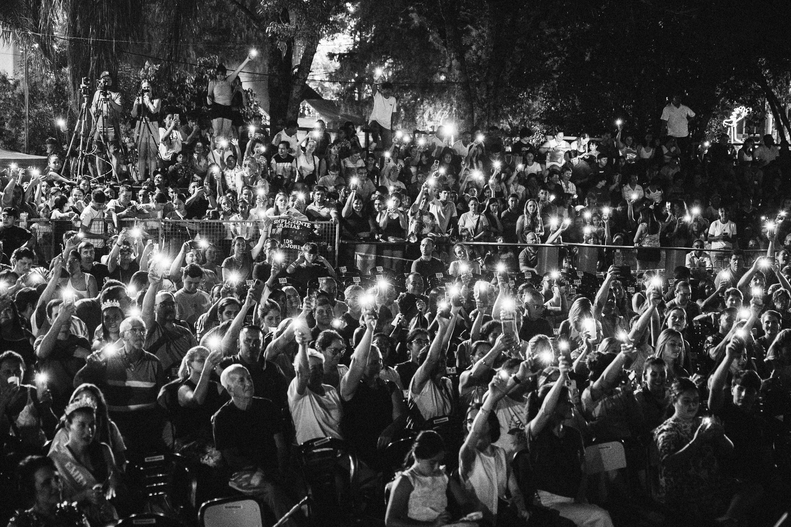 Alem a lo grande: Más de 40 mil personas celebraron el inicio de la Fiesta Nacional de la Navidad 7 Alem a lo grande: Más de 40 mil personas celebraron el inicio de la Fiesta Nacional de la Navidad imagen-6