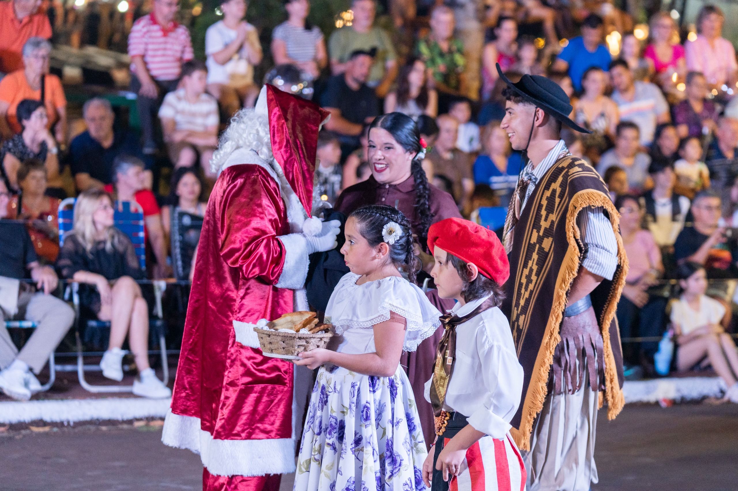 Alem a lo grande: Más de 40 mil personas celebraron el inicio de la Fiesta Nacional de la Navidad 31 Alem a lo grande: Más de 40 mil personas celebraron el inicio de la Fiesta Nacional de la Navidad imagen-30