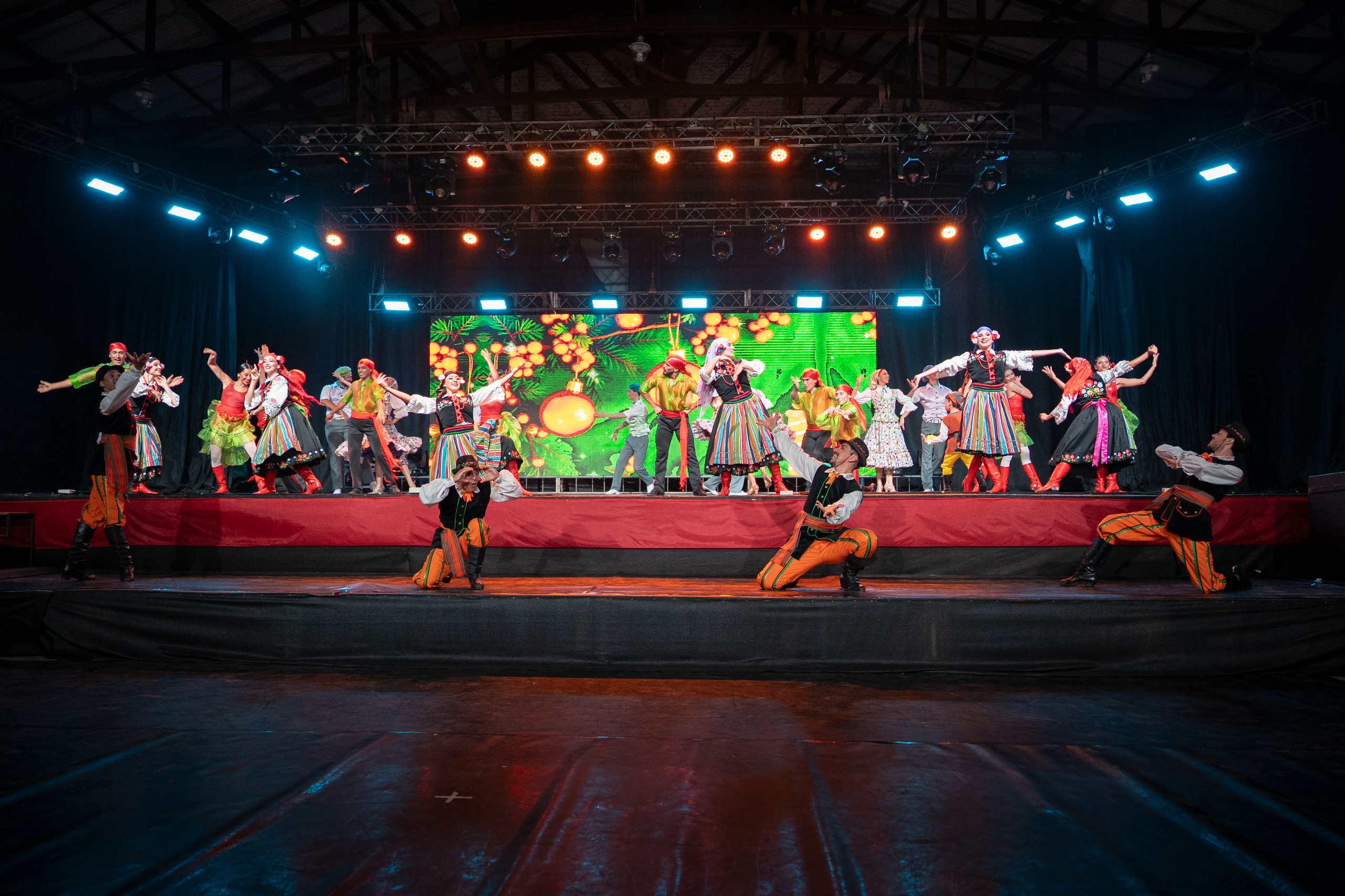 Alem a lo grande: Más de 40 mil personas celebraron el inicio de la Fiesta Nacional de la Navidad 37 Alem a lo grande: Más de 40 mil personas celebraron el inicio de la Fiesta Nacional de la Navidad imagen-36