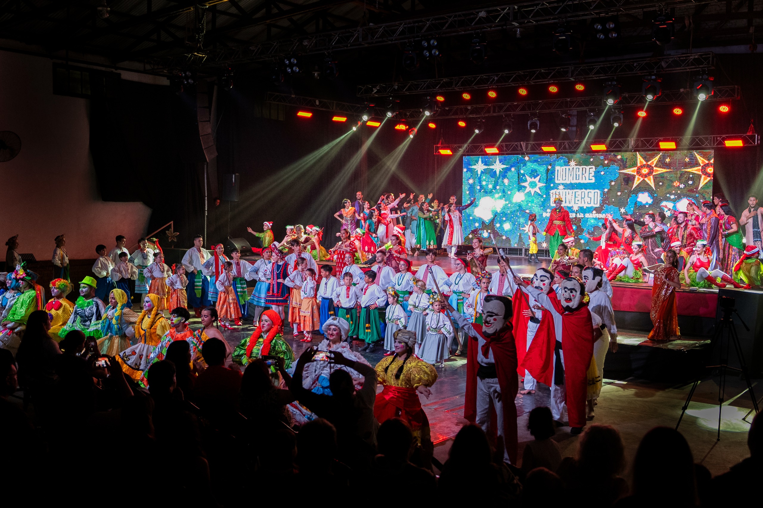 Alem a lo grande: Más de 40 mil personas celebraron el inicio de la Fiesta Nacional de la Navidad 27 Alem a lo grande: Más de 40 mil personas celebraron el inicio de la Fiesta Nacional de la Navidad imagen-26